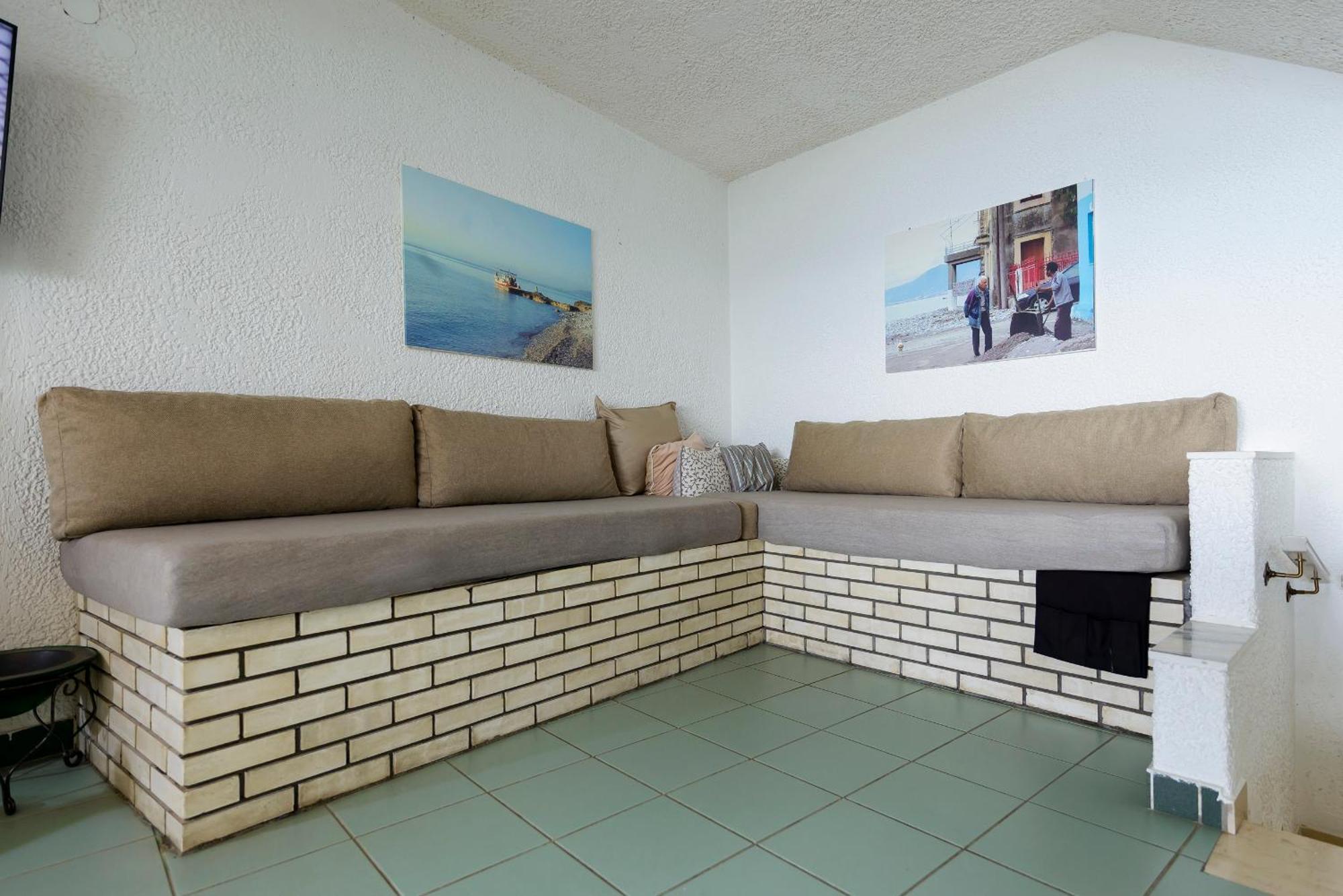 Agali 1 Mesonet In Front Of The Sea Apartment Akrogiali Exterior photo