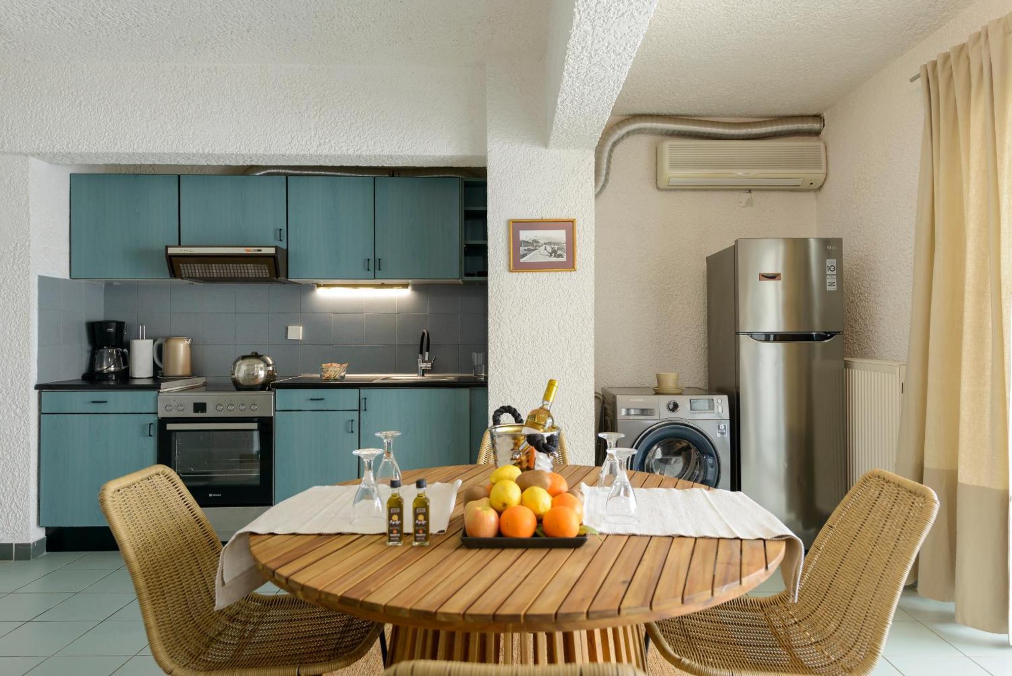 Agali 1 Mesonet In Front Of The Sea Apartment Akrogiali Exterior photo