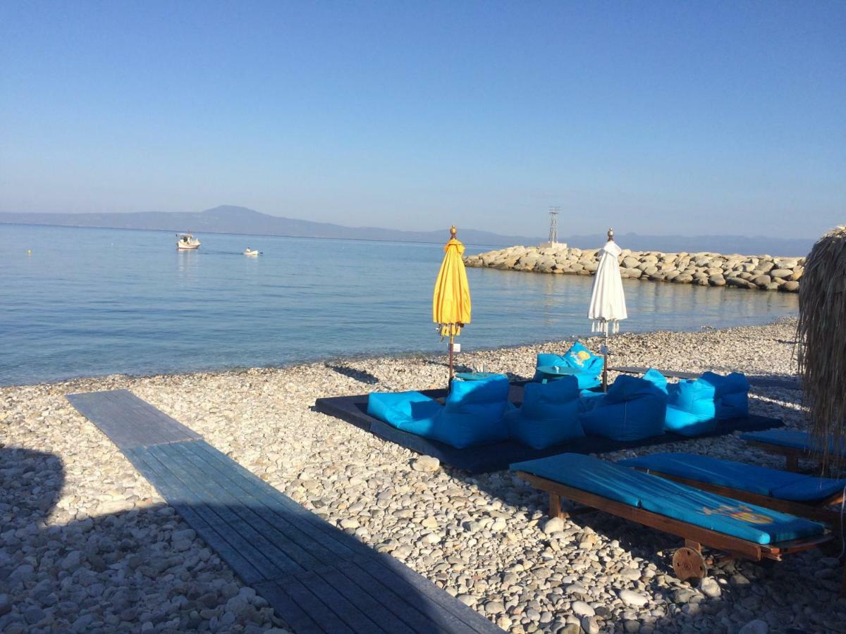 Agali 1 Mesonet In Front Of The Sea Apartment Akrogiali Exterior photo