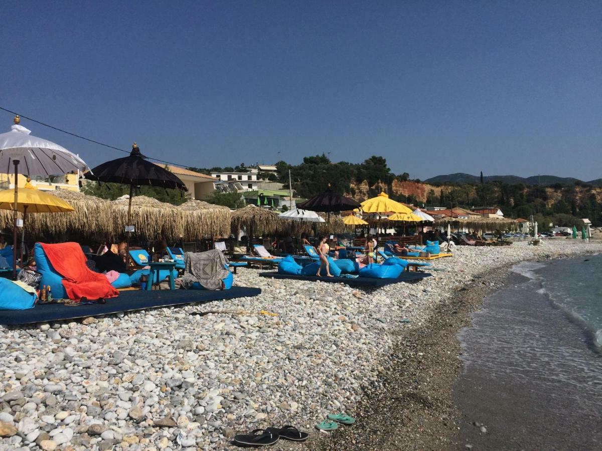 Agali 1 Mesonet In Front Of The Sea Apartment Akrogiali Exterior photo